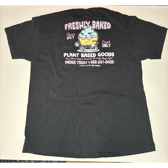 The High & Mighty Freshly Baked Cupcake Graphic T Shirt Black Mens Large Used - Picture 4 of 7